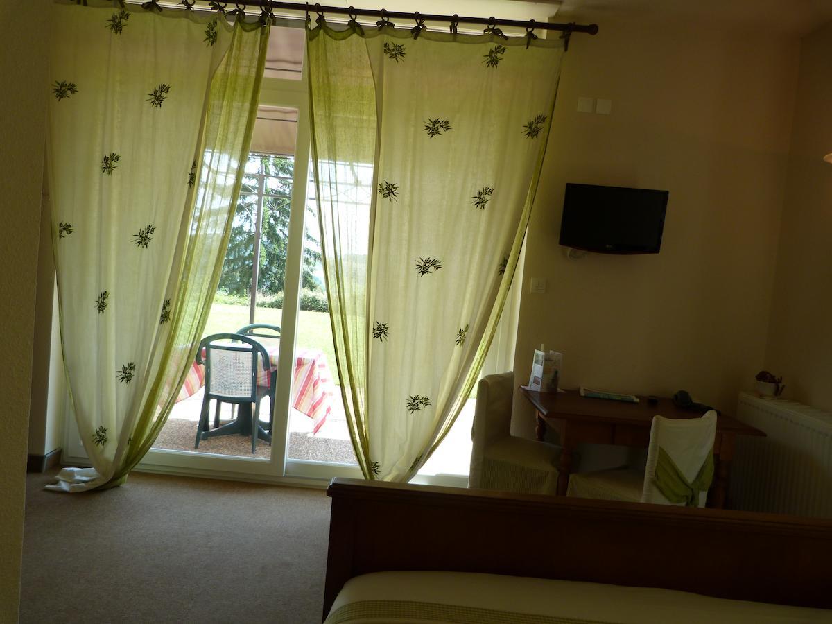 Hotel La Terrasse Marnand Habitación foto